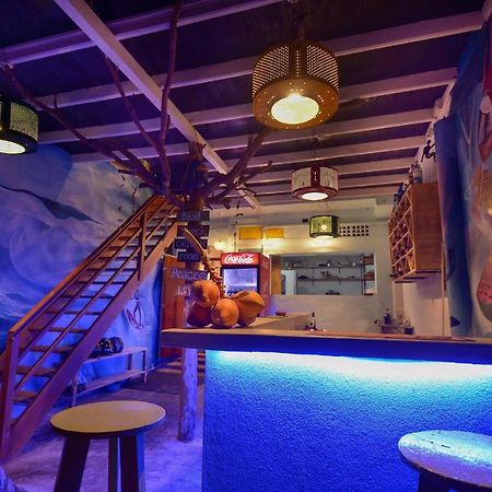 Palm Leaf Surf Cafe 호텔 갈레 외부 사진