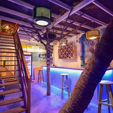 Palm Leaf Surf Cafe 호텔 갈레 외부 사진