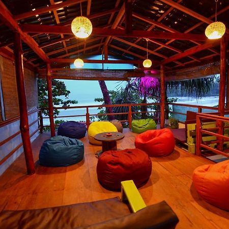 Palm Leaf Surf Cafe 호텔 갈레 외부 사진
