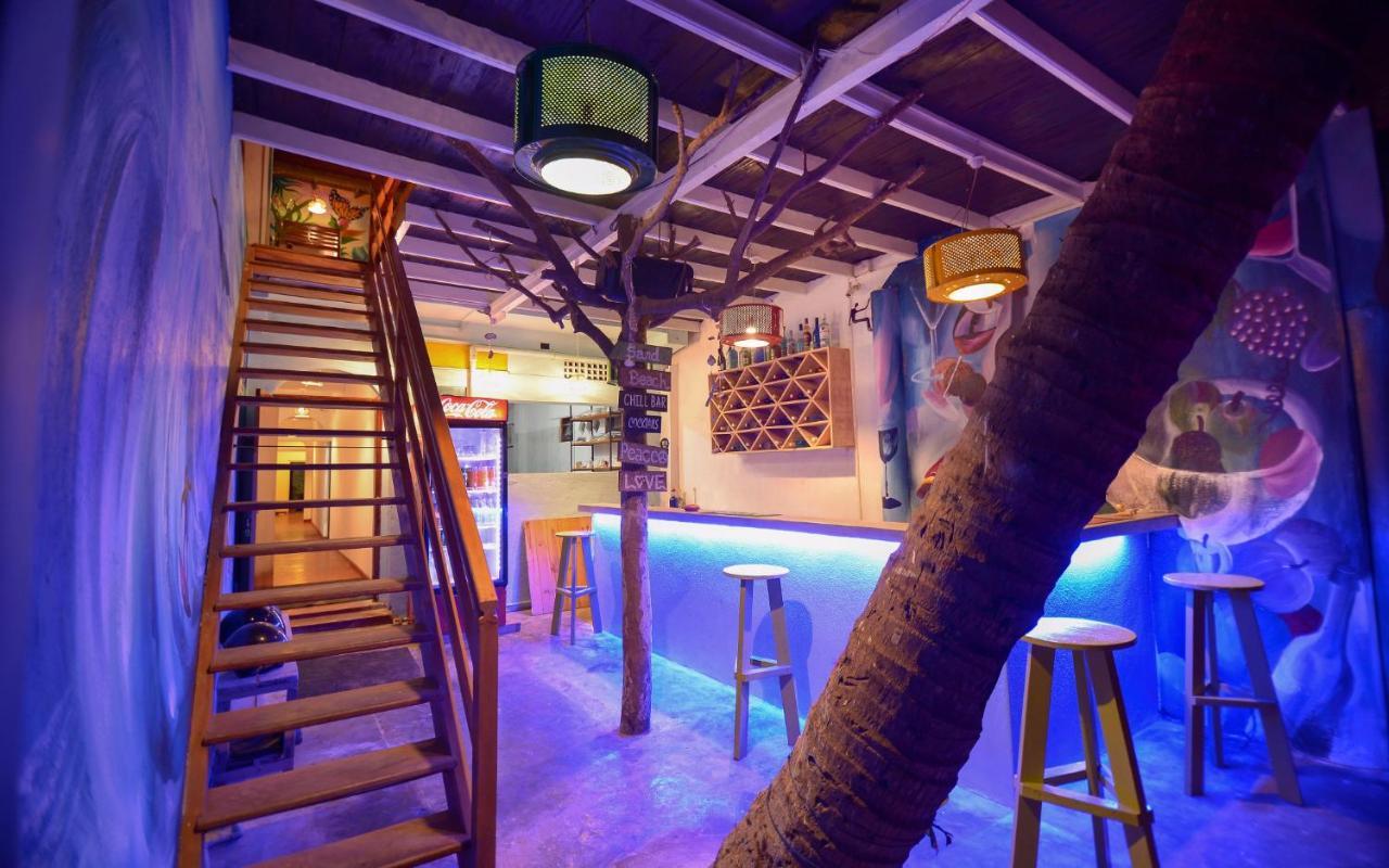 Palm Leaf Surf Cafe 호텔 갈레 외부 사진