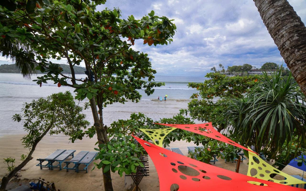 Palm Leaf Surf Cafe 호텔 갈레 외부 사진