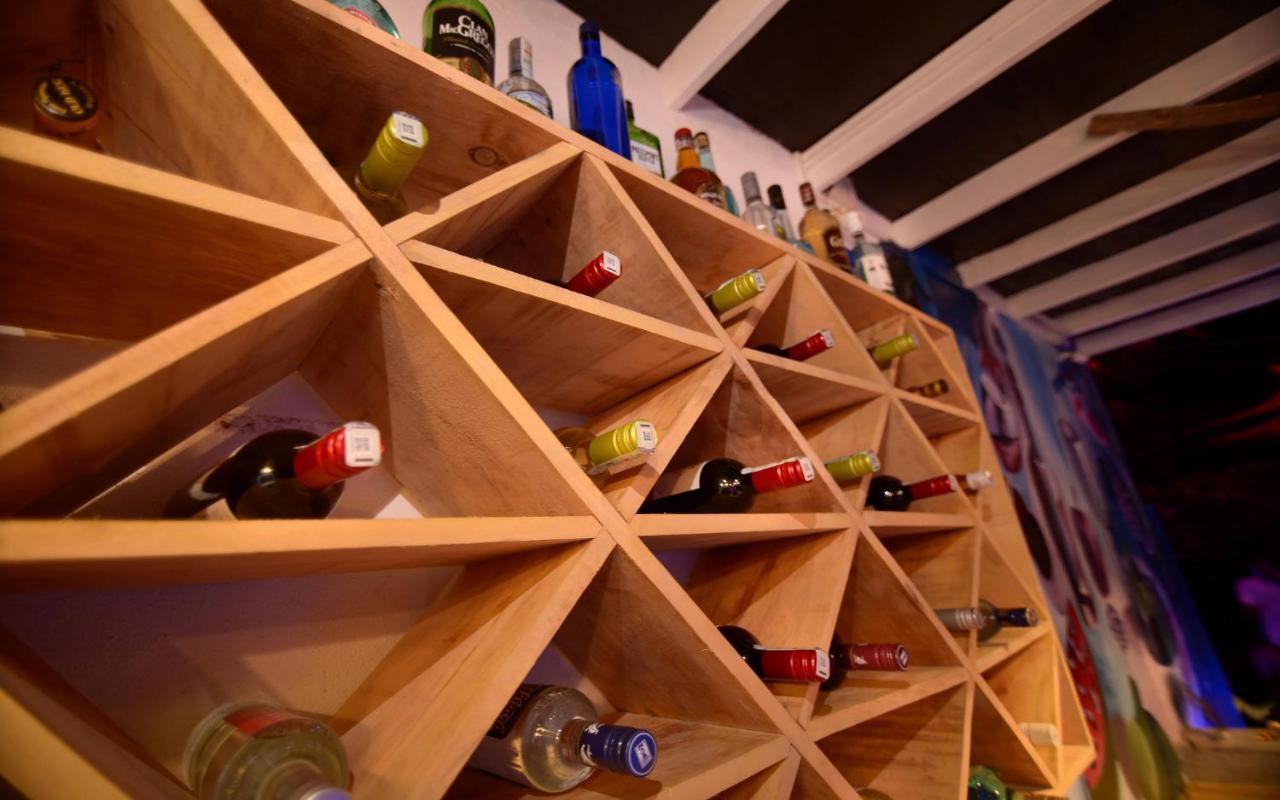 Palm Leaf Surf Cafe 호텔 갈레 외부 사진