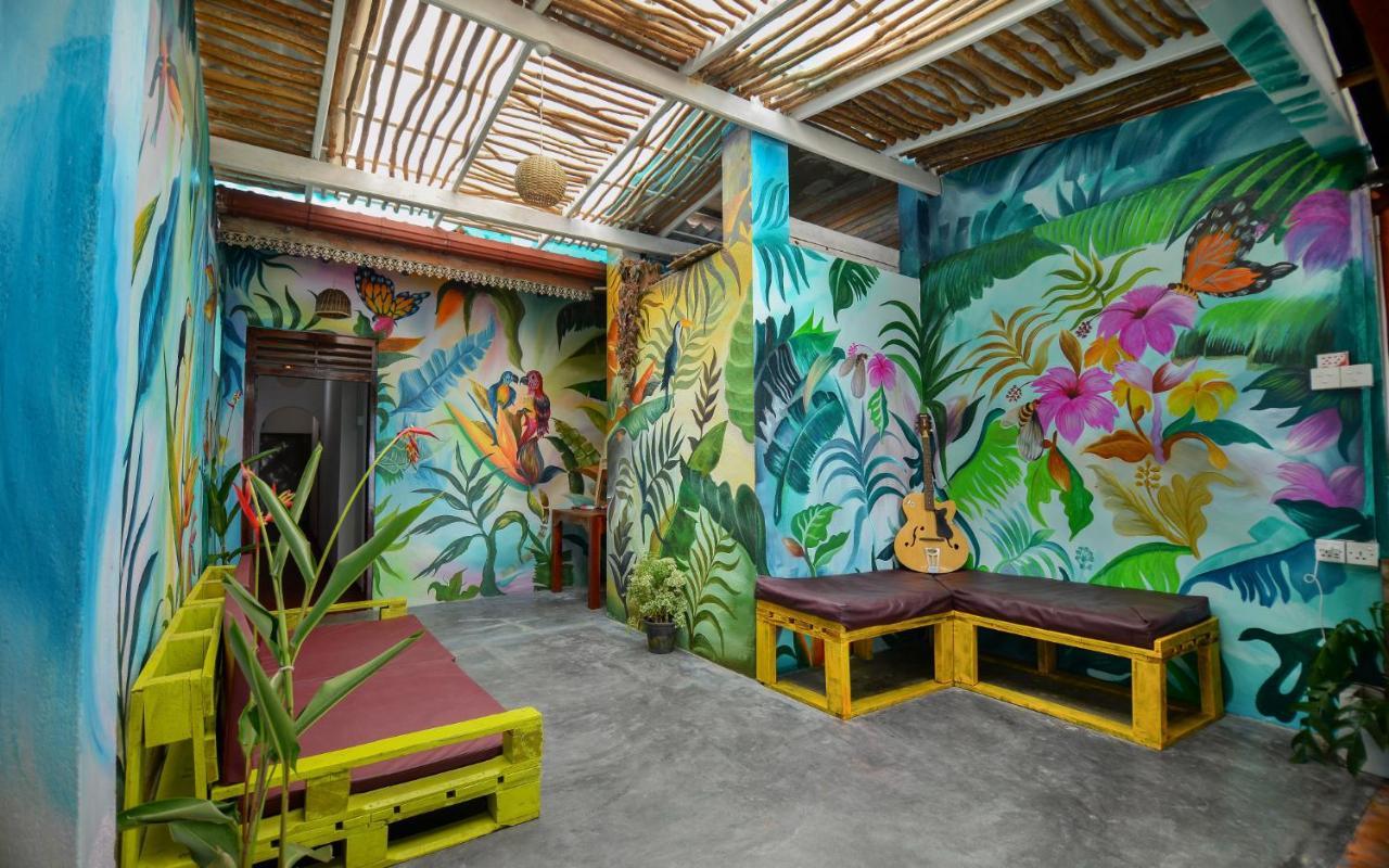 Palm Leaf Surf Cafe 호텔 갈레 외부 사진