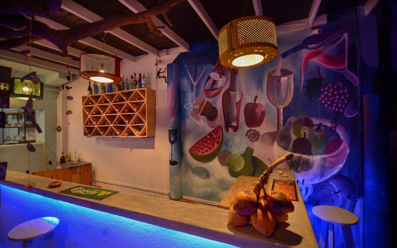 Palm Leaf Surf Cafe 호텔 갈레 외부 사진